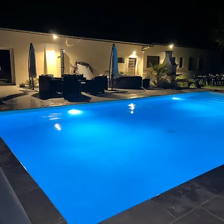 Holiday home Location Maison Avec Piscine Sauna Proche Plages